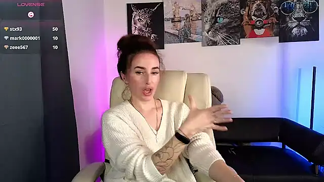 xx adrihanna xx online show from February 19, 9:03 pm