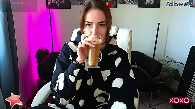 xx adrihanna xx online show from March 7, 6:24 am