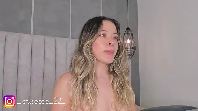 chloe d online show from February 11, 6:01 pm