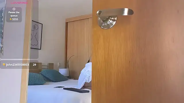 Snapshot of sweet_sophia90s chatting on January 21, 3:21 pm sweet sophia90s online show from January 21, 3:21 pm