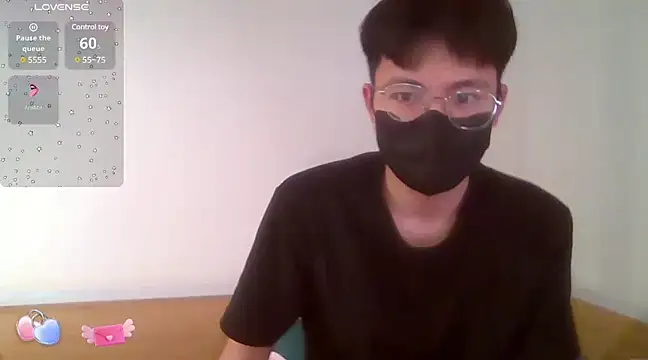 Gwencloudy online show from January 4, 2:03 am