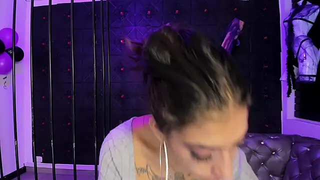 TeennNaugthy18 online show from October 26, 3:07 pm