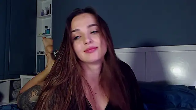 Snapshot of MeIisaLove chatting on December 6, 7:10 am MeIisaLove online show from December 6, 7:10 am