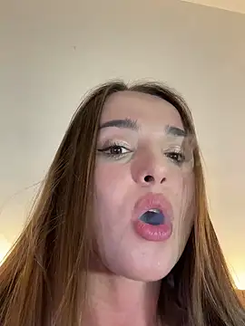 Snapshot of MeIisaLove chatting on December 30, 4:53 am MeIisaLove online show from December 30, 4:53 am