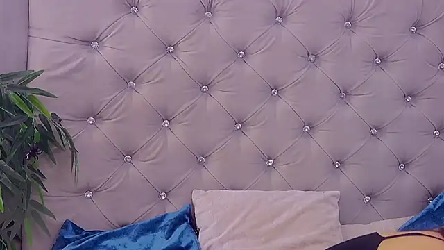 Snapshot of MeIisaLove chatting on October 4, 7:45 pm MeIisaLove online show from October 4, 7:45 pm