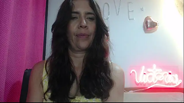 Victoria meester online show from March 4, 11:00 pm