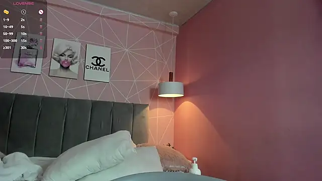 dolly zoe online show from January 11, 7:28 am