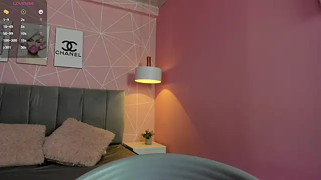 dolly zoe online show from February 13, 8:27 am