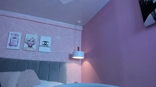 dolly zoe online show from September 19, 9:37 pm