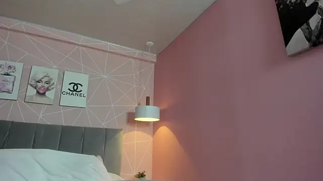 dolly zoe online show from October 3, 9:45 pm