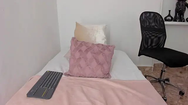 valerycolins online show from September 18, 1:51 am