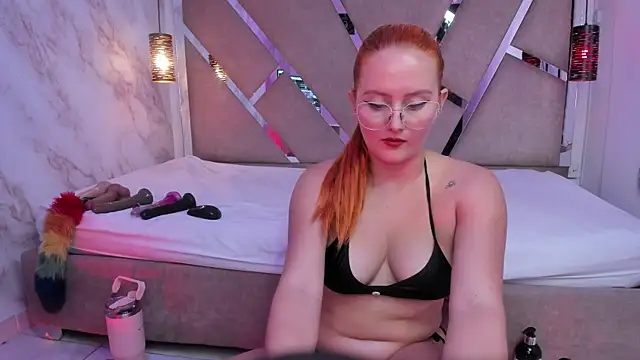 Renatta   online show from October 9, 8:40 pm