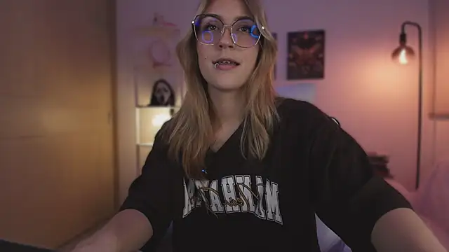 Dakotaa  online show from November 22, 4:00 am