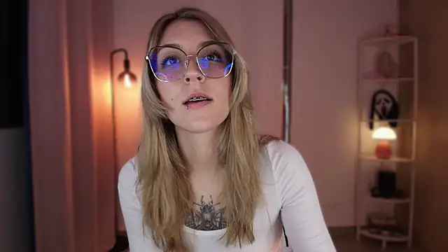 Dakotaa  online show from November 30, 4:49 am