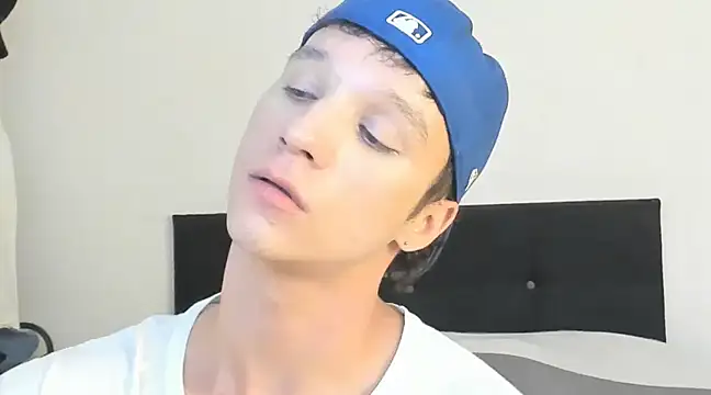 angelcortes online show from December 5, 1:25 am