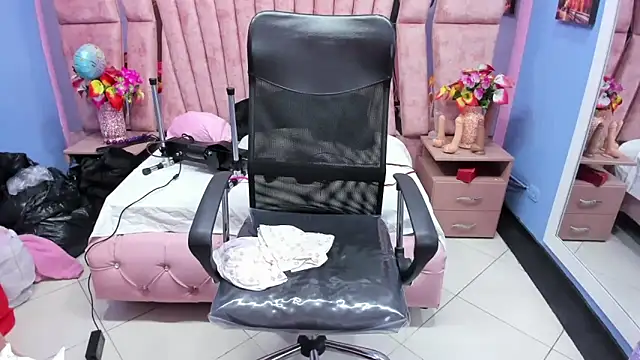 HornySkinny26 online show from October 13, 4:34 am