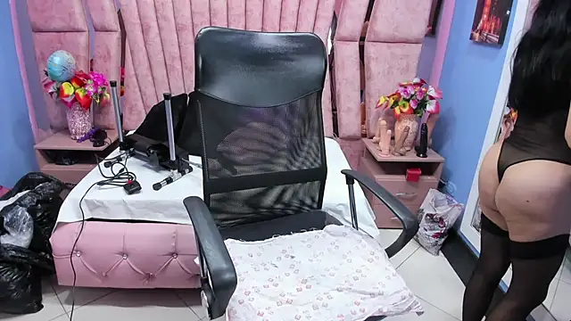 HornySkinny26 online show from October 14, 4:35 am