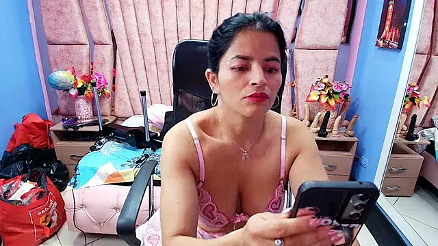 HornySkinny26 online show from November 20, 4:01 am