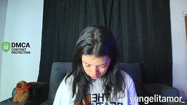 yungelitamor  online show from October 30, 5:42 am