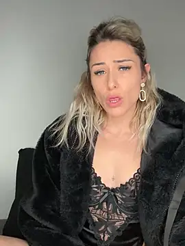 petrouchkaaa  online show from January 10, 9:31 pm