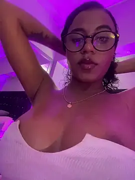 Snapshot of charlotteeruss chatting on January 11, 8:22 am charlotteeruss online show from January 11, 8:22 am