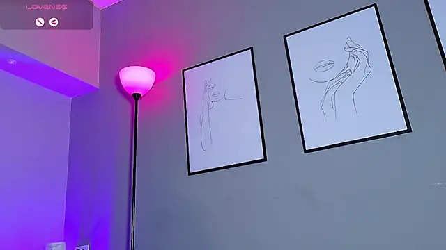 Snapshot of charlotteeruss chatting on February 20, 8:58 pm charlotteeruss online show from February 20, 8:58 pm