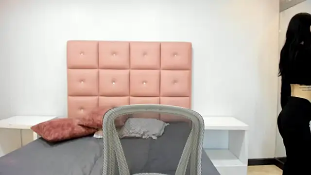 lhiamfit online show from December 5, 6:33 pm