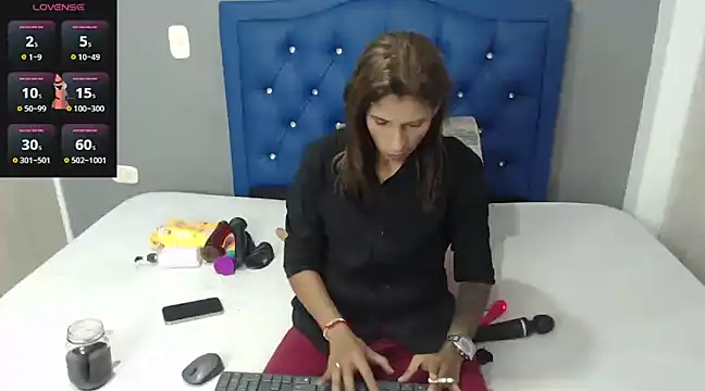 Maturehot2023 online show from February 5, 11:44 am