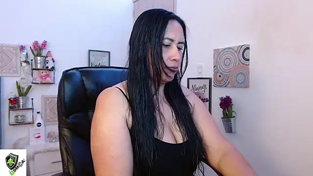 amalia brunette online show from January 3, 11:01 pm