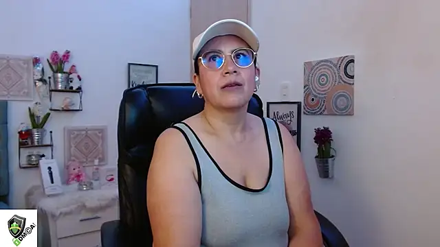 amalia brunette online show from January 13, 10:56 pm