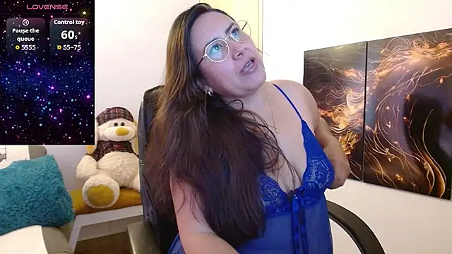 amalia brunette online show from December 18, 4:24 pm