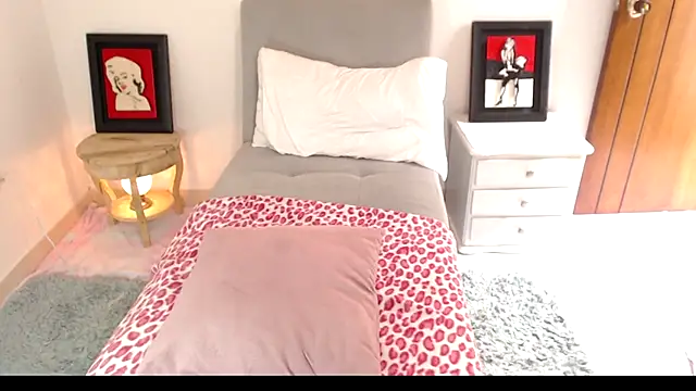 lilian prada online show from December 3, 7:22 pm