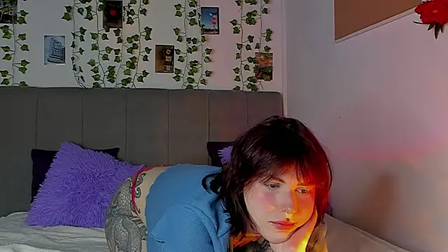 miss Lizzy online show from December 16, 1:21 am