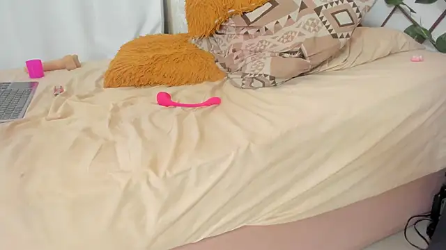 Snapshot of Latina_BigBoobs chatting on December 25, 5:47 pm Latina BigBoobs online show from December 25, 5:47 pm