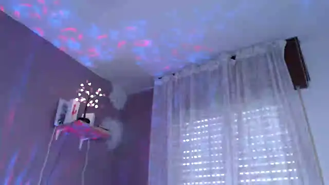 Snapshot of Latina_BigBoobs chatting on October 23, 10:25 am Latina BigBoobs online show from October 23, 10:25 am