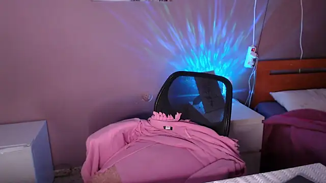 Snapshot of Latina_BigBoobs chatting on October 27, 12:36 am Latina BigBoobs online show from October 27, 12:36 am