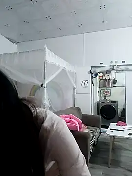 I AM NOT A SLUT online show from December 14, 6:35 am