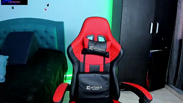 charlotee lovee69 online show from March 4, 7:11 pm