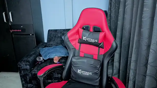 charlotee lovee69 online show from October 6, 1:36 am