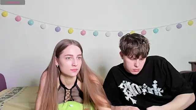 Emily and Ilumi online show from January 30, 5:06 pm