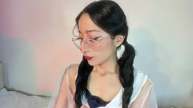 Cloe Leee online show from March 7, 10:21 pm