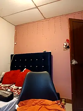 EllisW8 online show from February 19, 1:50 pm