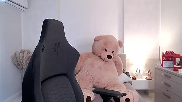 Snapshot of Smileyouarehere chatting on January 23, 8:36 am Smileyouarehere online show from January 23, 8:36 am