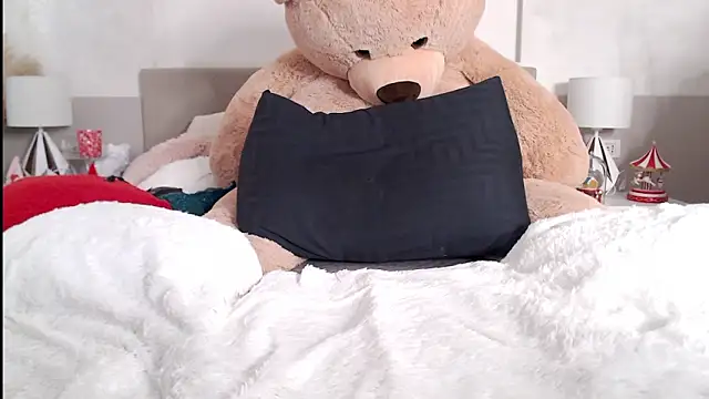 Snapshot of Smileyouarehere chatting on February 20, 2:46 pm Smileyouarehere online show from February 20, 2:46 pm