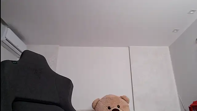 Snapshot of Smileyouarehere chatting on March 16, 5:36 am Smileyouarehere online show from March 16, 5:36 am