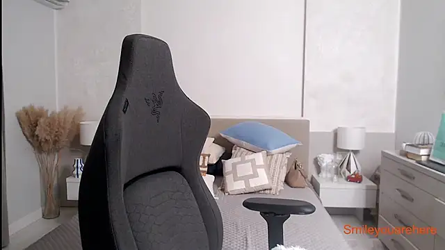 Snapshot of Smileyouarehere chatting on September 21, 3:19 am Smileyouarehere online show from September 21, 3:19 am