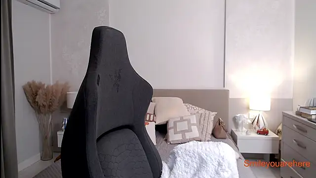 Snapshot of Smileyouarehere chatting on September 23, 1:30 am Smileyouarehere online show from September 23, 1:30 am