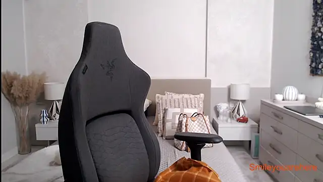 Snapshot of Smileyouarehere chatting on September 28, 3:12 am Smileyouarehere online show from September 28, 3:12 am