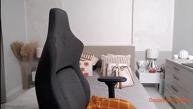 Snapshot of Smileyouarehere chatting on September 30, 1:54 am Smileyouarehere online show from September 30, 1:54 am