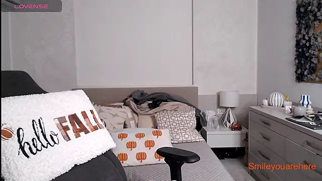 Snapshot of Smileyouarehere chatting on November 19, 2:44 am Smileyouarehere online show from November 19, 2:44 am